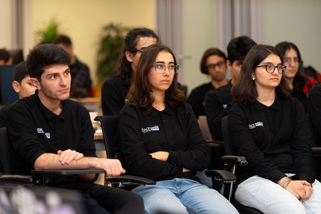 Цифровая игровая школа «DIGIAGE – Баку 2025» продолжается!